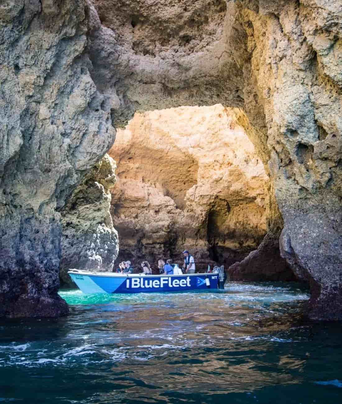 Temp_img_vertical_03 Passeio de barco numa gruta de Lagos